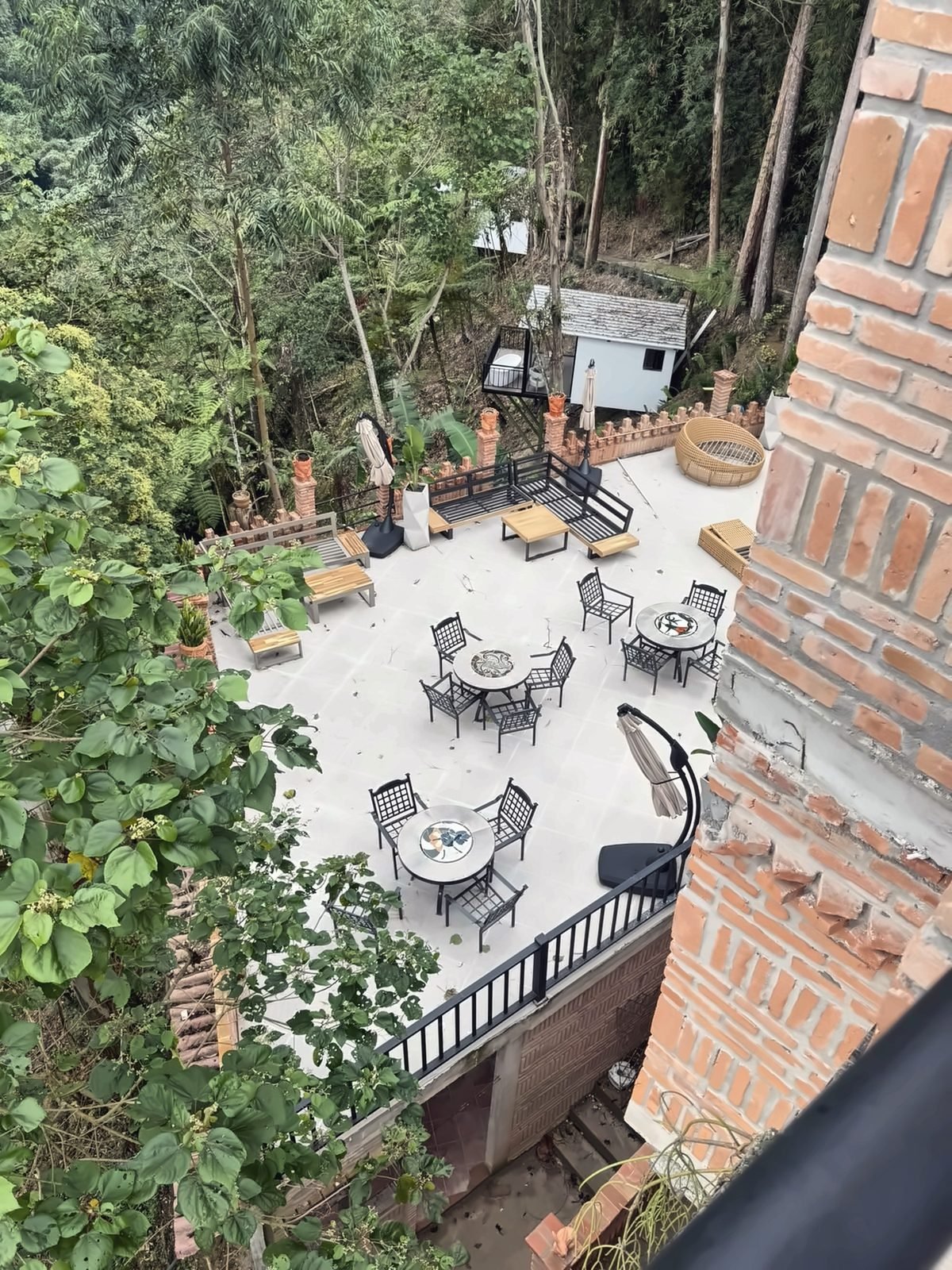 Terraza del restaurante vista desde el castillo